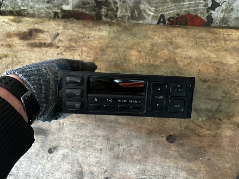 Блок управления климат-контролем Mazda Bongo Friendee SGLR WL-T (б/у)