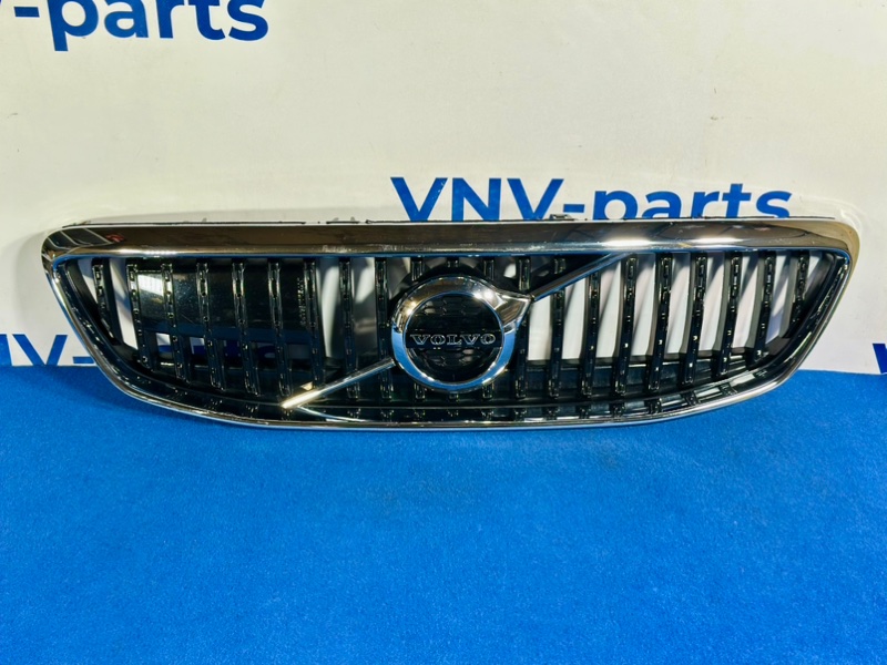 Решетка радиатора Volvo V40 Cross Country 2018 31425349 контрактная