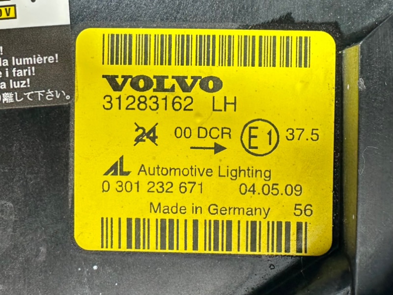 Разъем на фару Xenon C30 2009