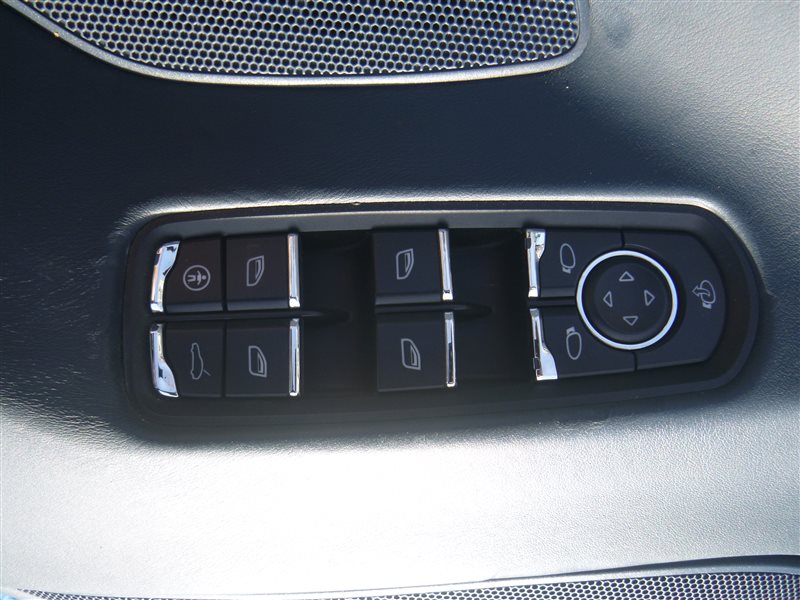 Обшивка двери передняя левая PANAMERA 2010 M48.40