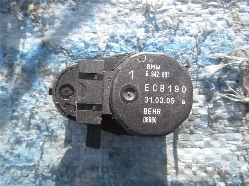 Сервопривод заслонок печки BMW 525I 2005 E60 N52B25 64116942991 контрактная