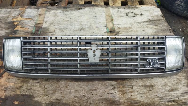 Решетка радиатора Toyota Crown UZS131 5311130540 контрактная