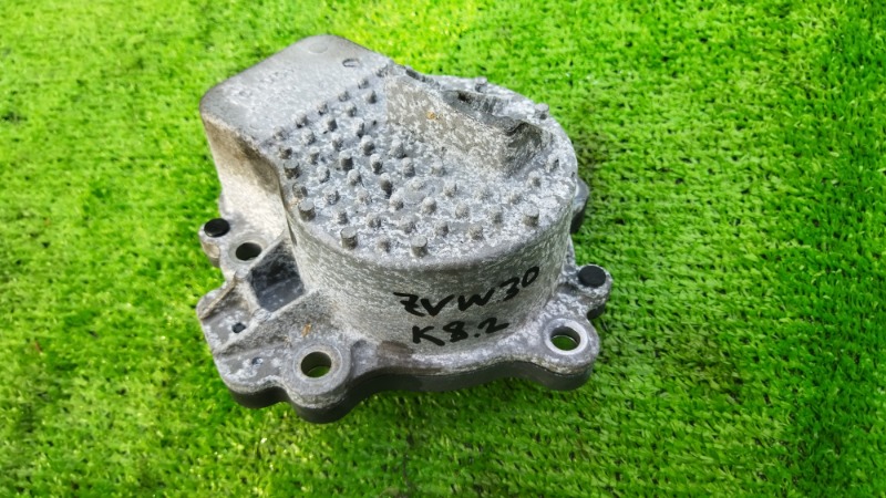 Помпа водяная Toyota Prius ZVW30 2ZRFAE 161A039015 контрактная