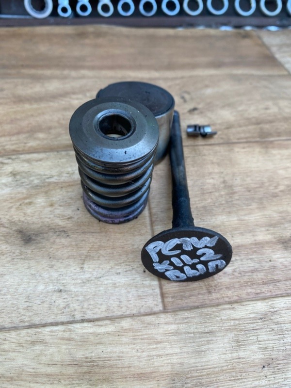 Клапан выпускной Mitsubishi Delica PE8W 4M40