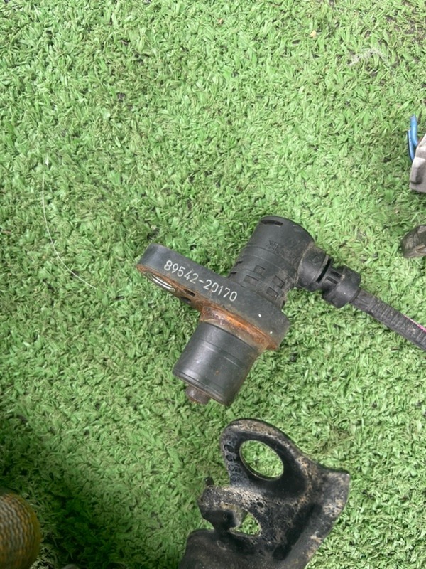 Датчик abs передний правый Toyota Allion ZZT240 1ZZFE