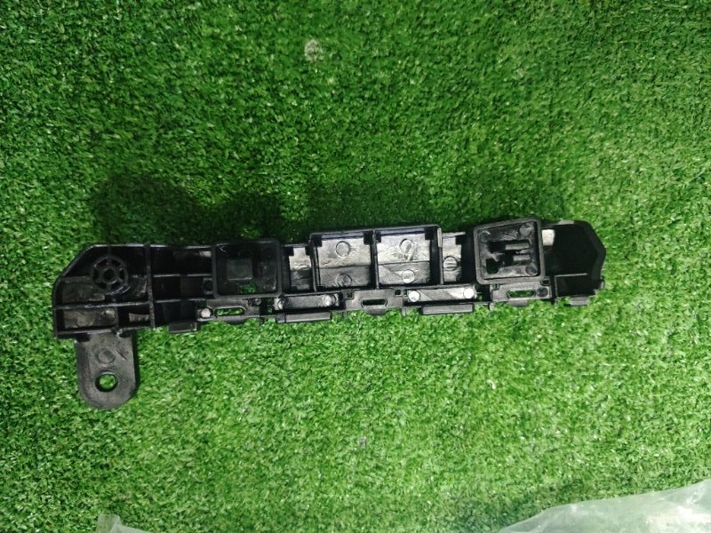 Крепление бампера переднее правое Honda Vezel 2014-2019 RU 71193T7A000 новая