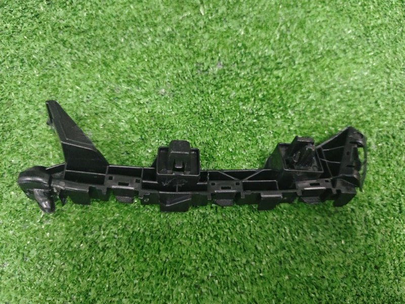 Крепление бампера переднее правое Honda Fit Крепление бампера переднее правое Honda Fit