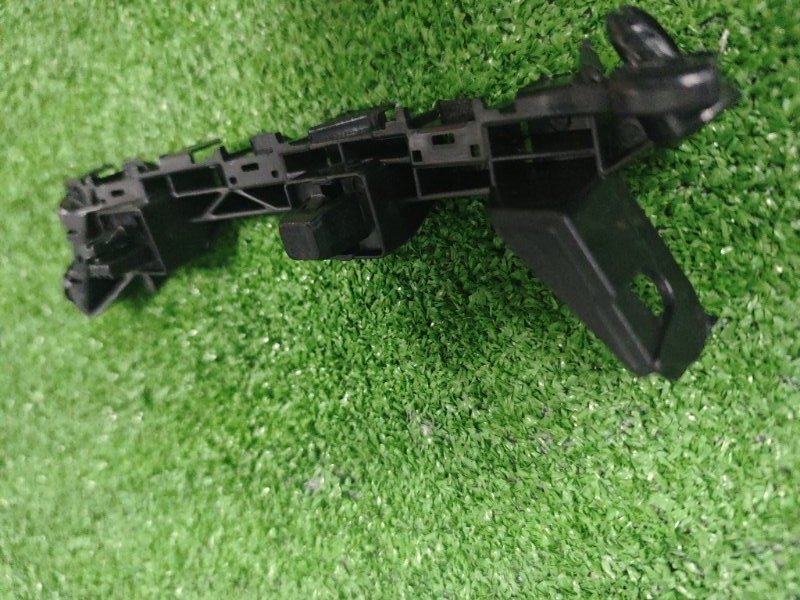 Крепление бампера переднее правое Fit 2014-2019 Крепление бампера переднее правое Fit 2014-2019