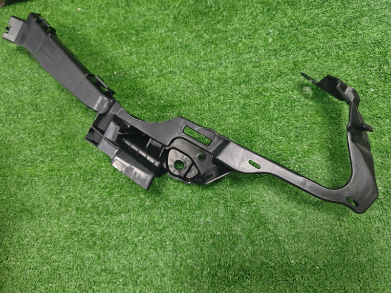 Планка под фару передняя правая Honda Fit 2017-2019 71140-T5H новая