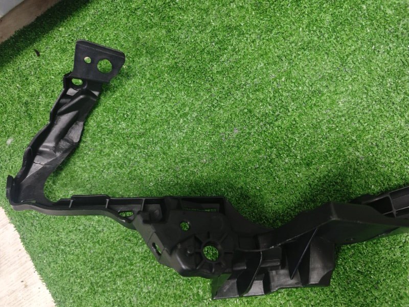 Планка под фару передняя правая Honda Fit