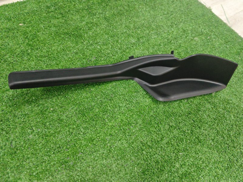 Уголок жабо передний левый Toyota Rav4