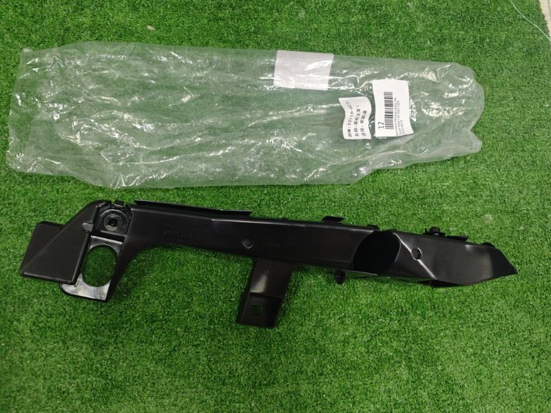 Крепление бампера переднее левое Toyota Prado 2002-2009 52116-60131 новая