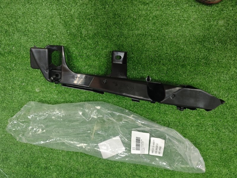 Крепление бампера переднее правое Toyota Prado 2002-2009 52116-60071 новая