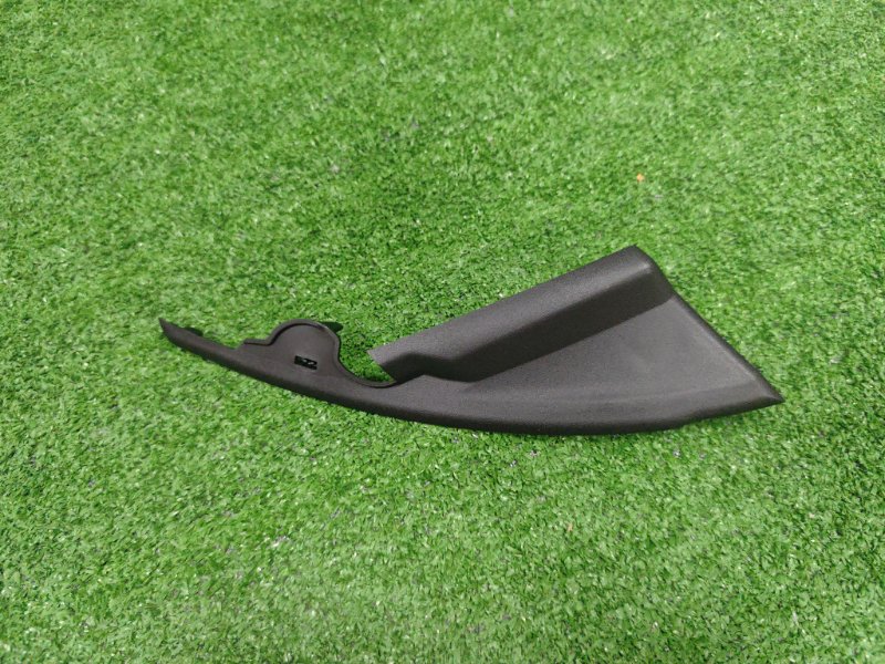 Уголок жабо передний правый Estima 2018-2020