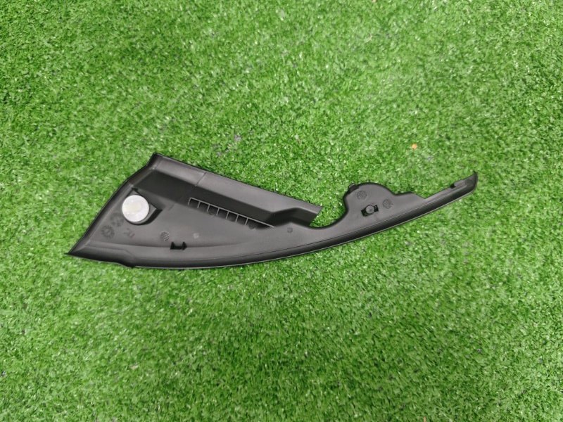 Уголок жабо передний правый Toyota Estima