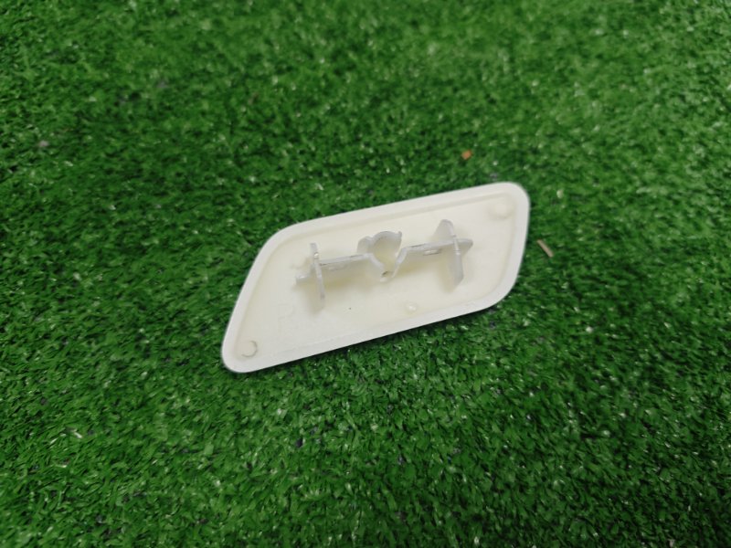 Крышка форсунки омывателя фар передняя правая Toyota Land Cruiser Крышка форсунки омывателя фар передняя правая Toyota Land Cruiser