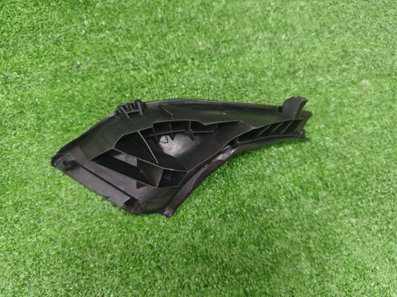 Уголок жабо передний левый Toyota Prado