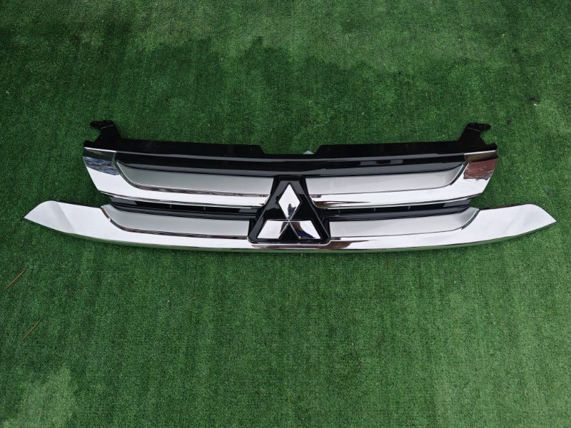 Решетка радиатора передняя Mitsubishi Outlander 2016-2018 GG/GF 7450A992 новая