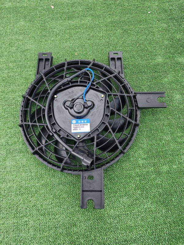 Вентилятор радиатора кондиционера передний Toyota Land Cruiser Вентилятор радиатора кондиционера передний Toyota Land Cruiser