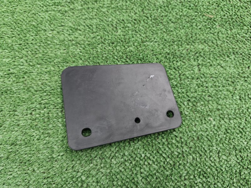 Брызговик передний левый Land Cruiser 2015