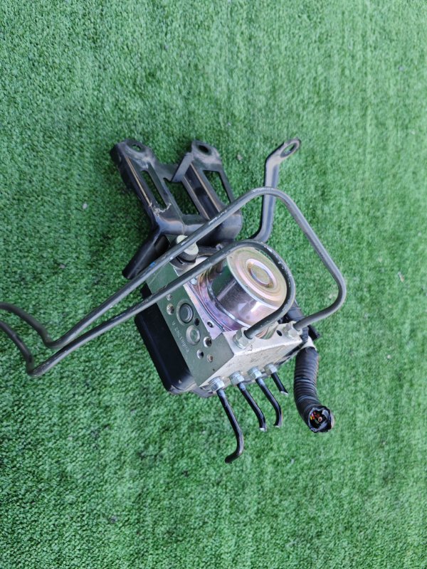 Блок ABS Toyota Sienta NSP170G 2NR-FKE