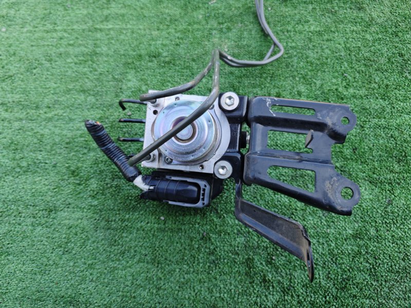 Блок ABS Toyota Sienta 2016 NSP170G 2NR-FKE контрактная