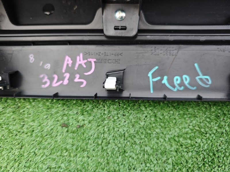 Накладка на торпедо Freed 2018 GB8 LEB-H1