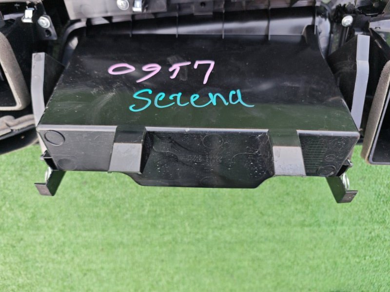 Бардачок передний Serena 2017 GFC27 MR20