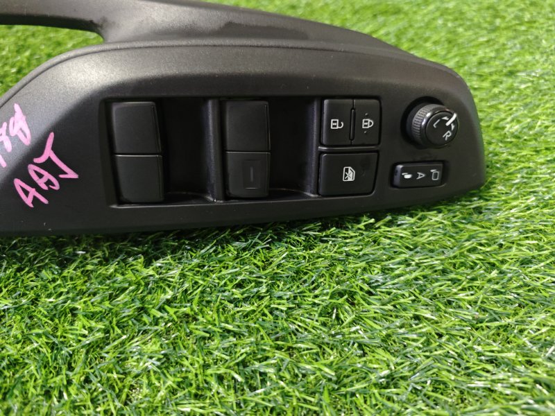 Блок управления стеклоподъемниками передний правый Yaris 2020 MXPH10 M15A