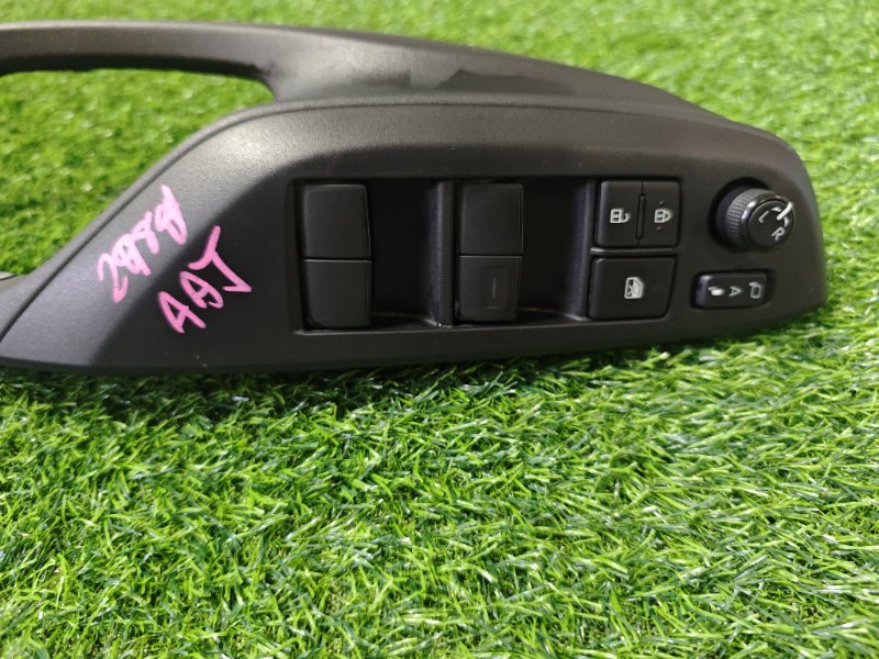 Блок управления стеклоподъемниками передний правый Yaris 2020 MXPH10 M15A