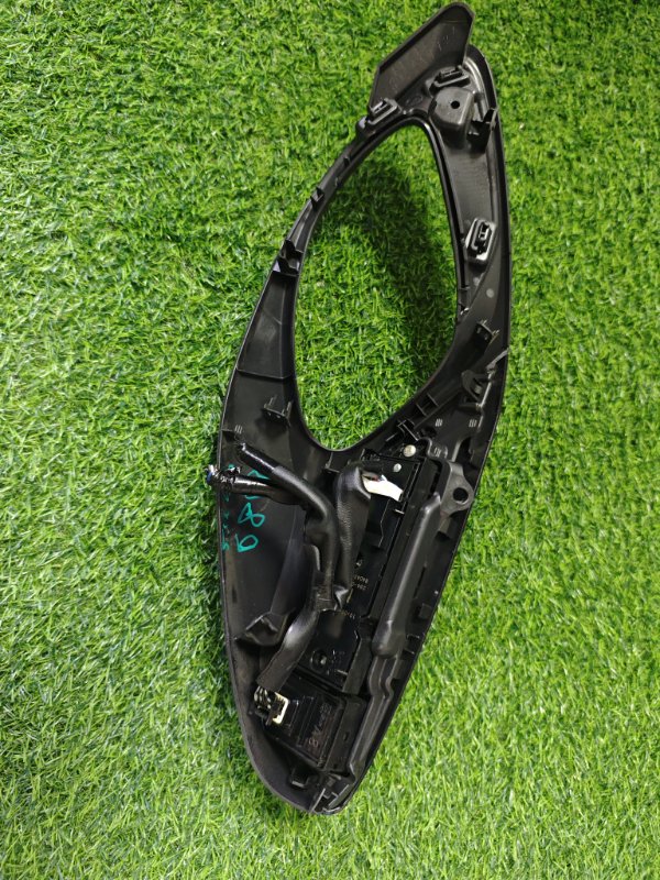 Блок управления стеклоподъемниками передний правый Yaris 2020 MXPH10 M15A