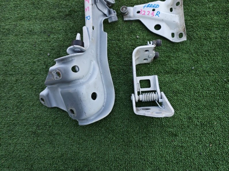 Ролик раздвижной двери правый Honda Freed GB8 LEB-H1