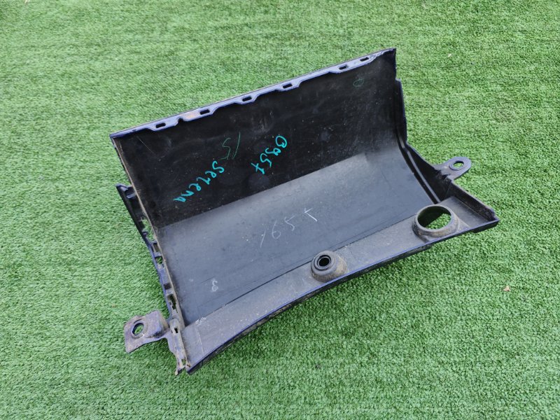 Накладка на крыло задняя правая Serena 2017 GFC27 MR20 Накладка на крыло задняя правая Serena 2017 GFC27 MR20