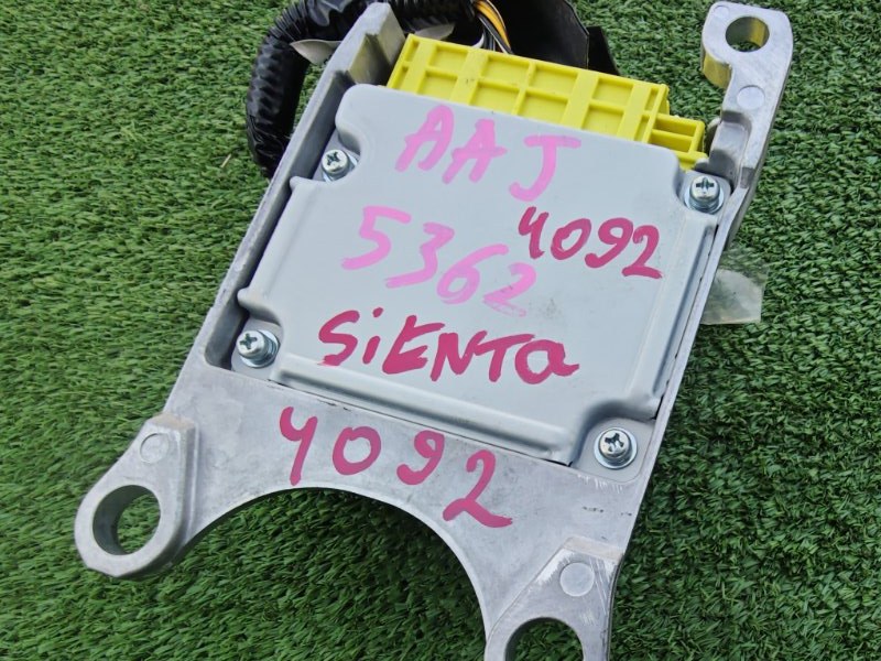 Блок управления airbag Sienta 2016 NSP170G 2NR-FKE