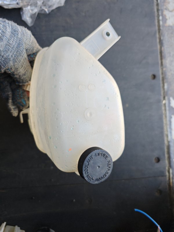 Бачок расширительный Nissan Serena GFC27 MR20 Бачок расширительный Nissan Serena GFC27 MR20