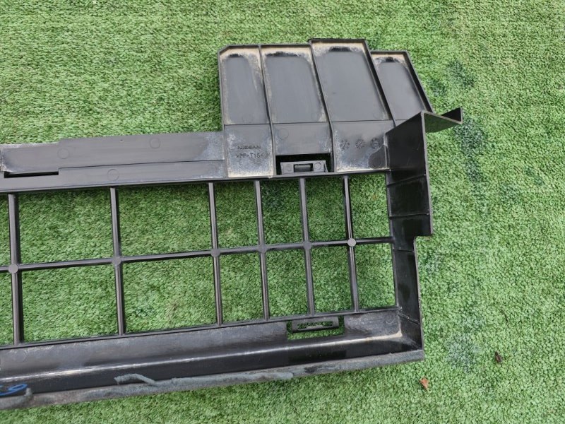 Пластик радиатора инвертора передний Xtrail HNT32 Пластик радиатора инвертора передний Xtrail HNT32