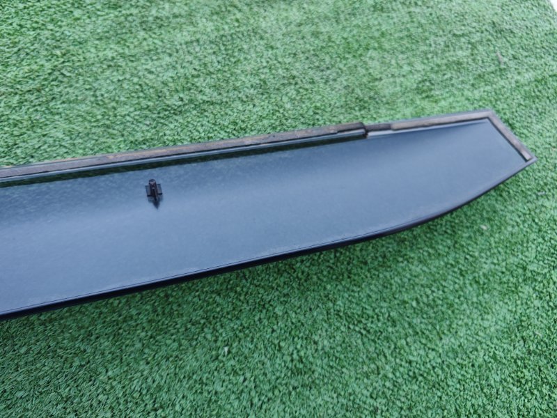 Ветровик задний правый Serena 2017 GFC27 MR20