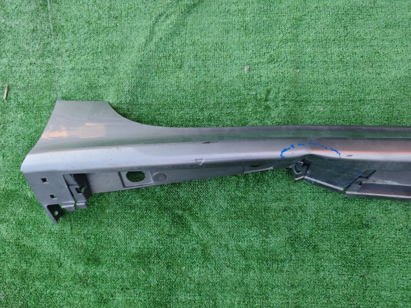 Накладка на порог правая Yaris 2020 MXPH10 M15A Накладка на порог правая Yaris 2020 MXPH10 M15A