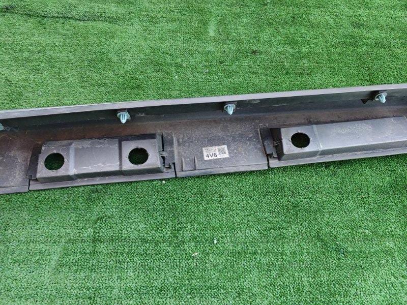 Накладка на порог правая Yaris 2020 MXPH10 M15A Накладка на порог правая Yaris 2020 MXPH10 M15A