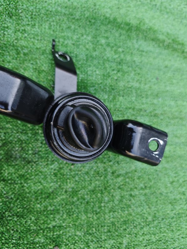 Подушка двигателя правая Sienta 2016 NSP170G 2NR-FKE Подушка двигателя правая Sienta 2016 NSP170G 2NR-FKE