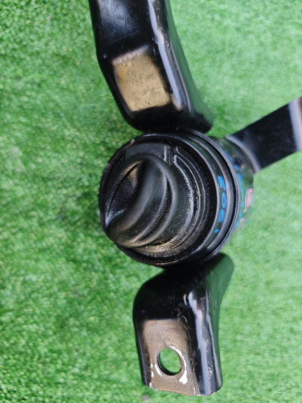 Подушка двигателя правая Toyota Sienta NSP170G 2NR-FKE Подушка двигателя правая Toyota Sienta NSP170G 2NR-FKE