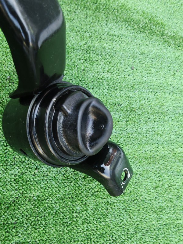 Подушка двигателя правая Sienta 2016 NSP170G 2NR-FKE Подушка двигателя правая Sienta 2016 NSP170G 2NR-FKE