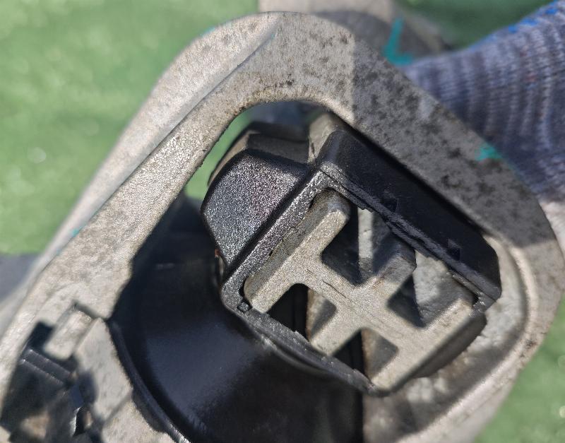 Подушка двигателя передняя правая Xtrail HNT32