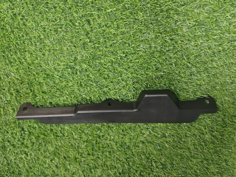 Брызговик передний левый Toyota Camry