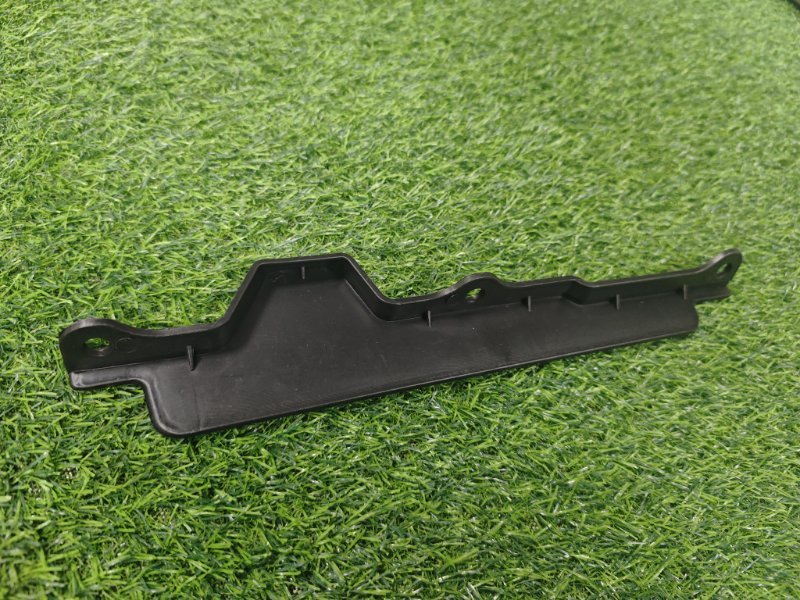 Брызговик передний левый Camry 2018-2022