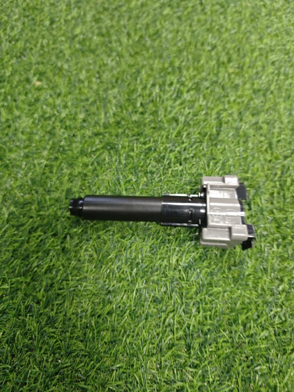 Форсунка омывателя фар передняя левая Toyota Land Cruiser Форсунка омывателя фар передняя левая Toyota Land Cruiser