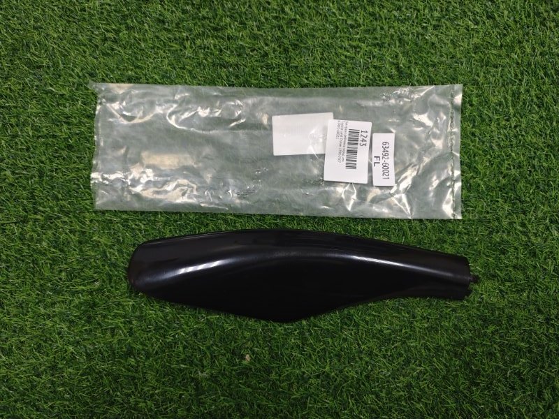 Заглушка рейлинга передняя левая Toyota Land Cruiser 1998-2007 63492-60021 новая