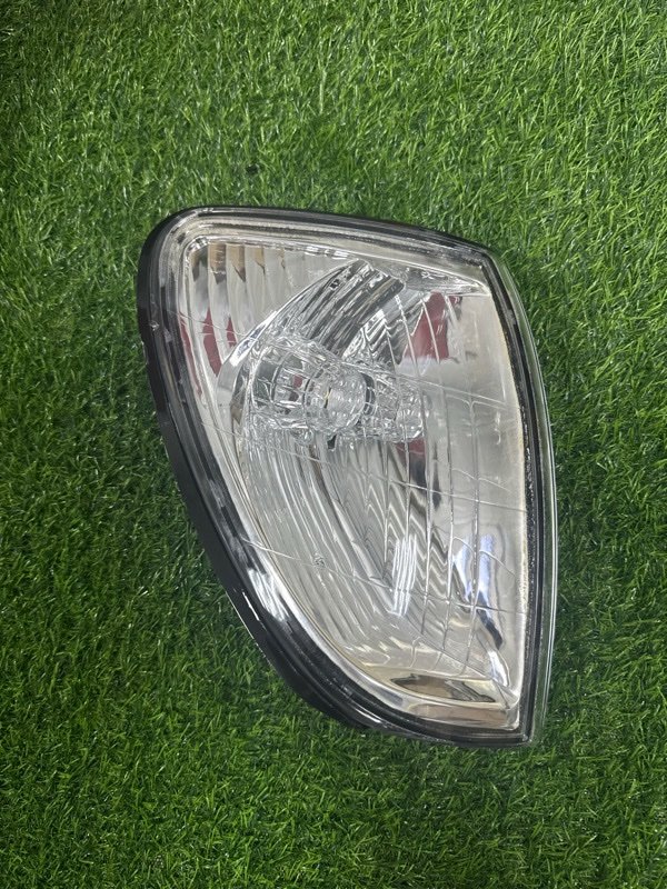 Габарит передний правый toyota Land Cruiser 1998-2007 новая