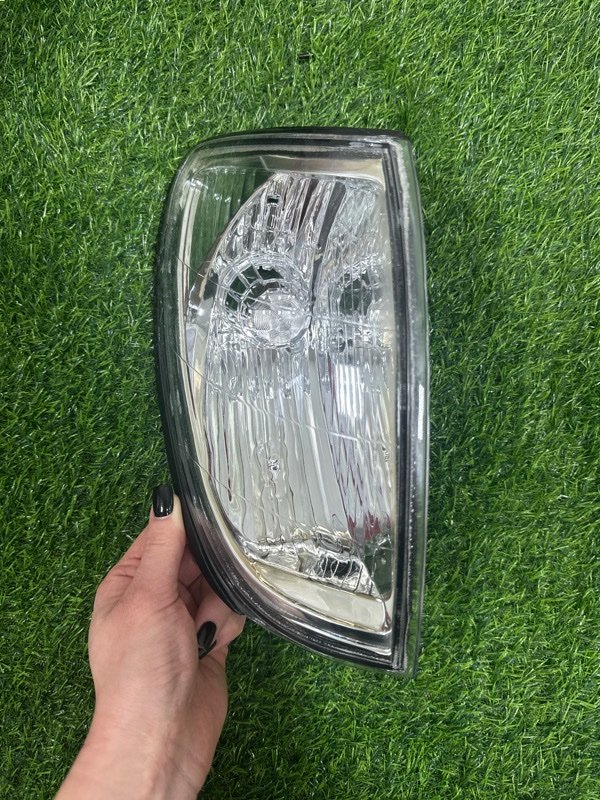 Габарит передний правый toyota Land Cruiser