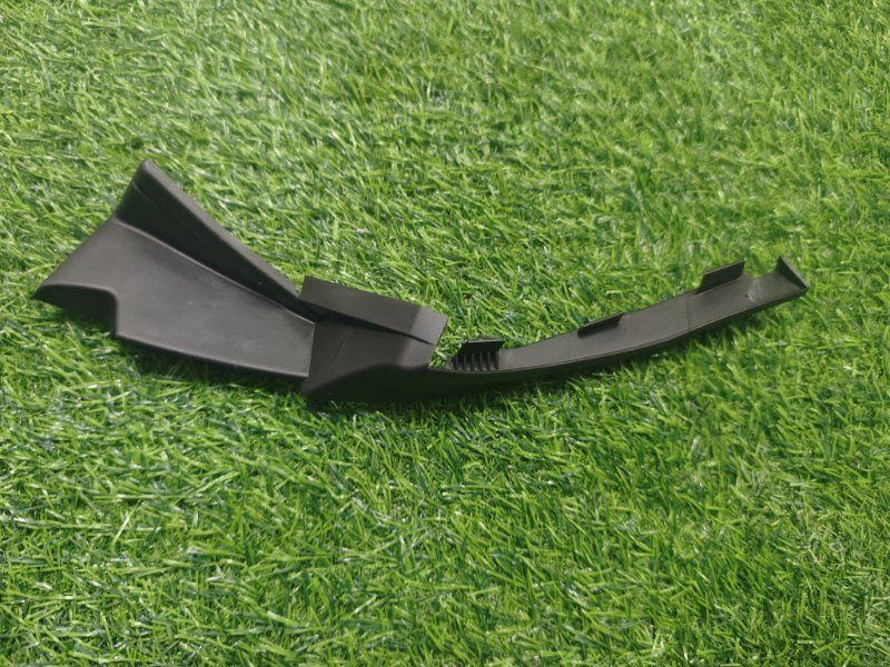 Уголок жабо передний левый Kicks 2016-2023